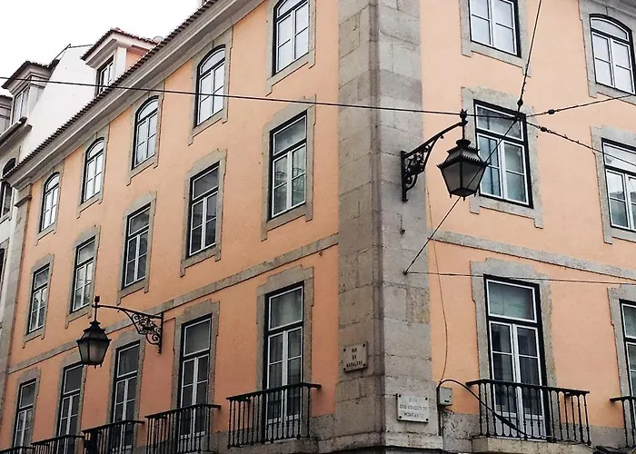 Апартаменты Chic & Trendy In Baixa Historic Center