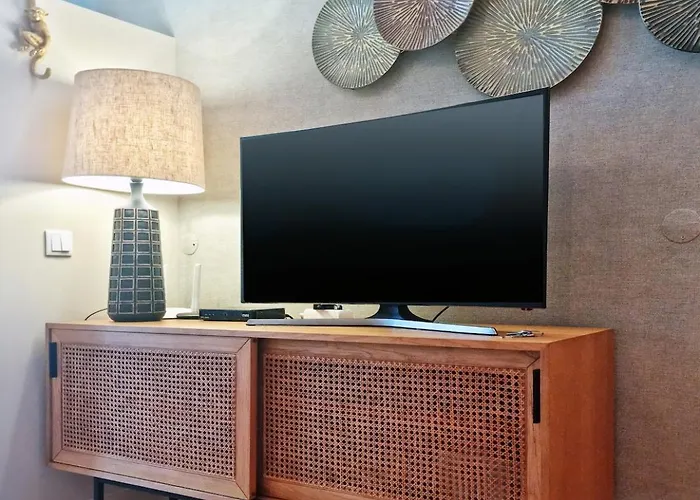 Апартаменты Chic & Trendy In Baixa Historic Center